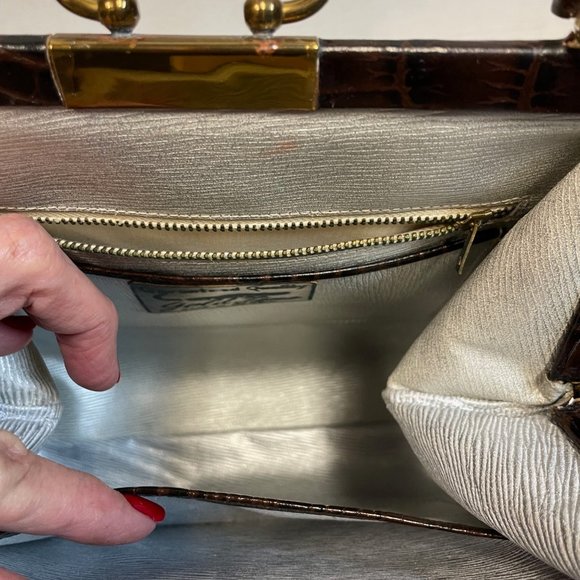 Vintage Gold Line 1960's genuine alligator handbag - Picture 9 of 13